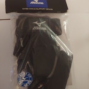 Mizuno Volleyball (RIGHT) Ankle Brace $25 OBO.